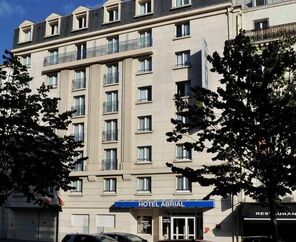 Tribe Paris Batignolles