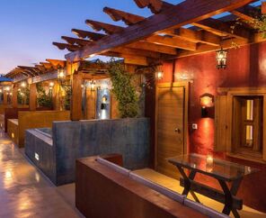 10GR Hotel & Wine Bar
