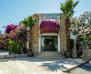 Moonshine Hotel & Suites