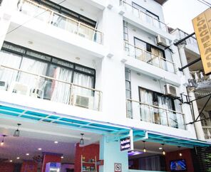 Cocoo-N Beach Hotel